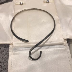 Silvertoned choker